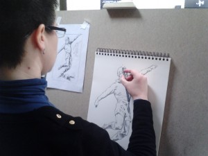 Alumnos dibujando en la Academia Romaral Art Torrent